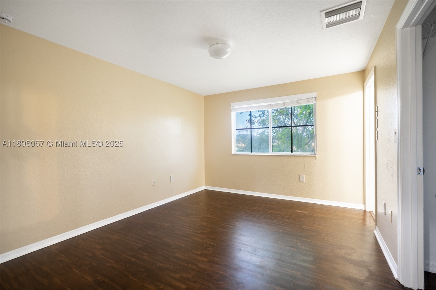 6051 SW 19th Pl, North Lauderdale FL 33068