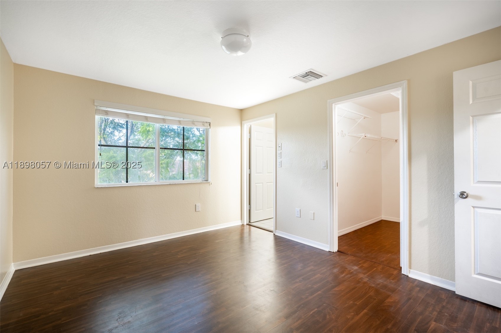 6051 SW 19th Pl, North Lauderdale FL 33068