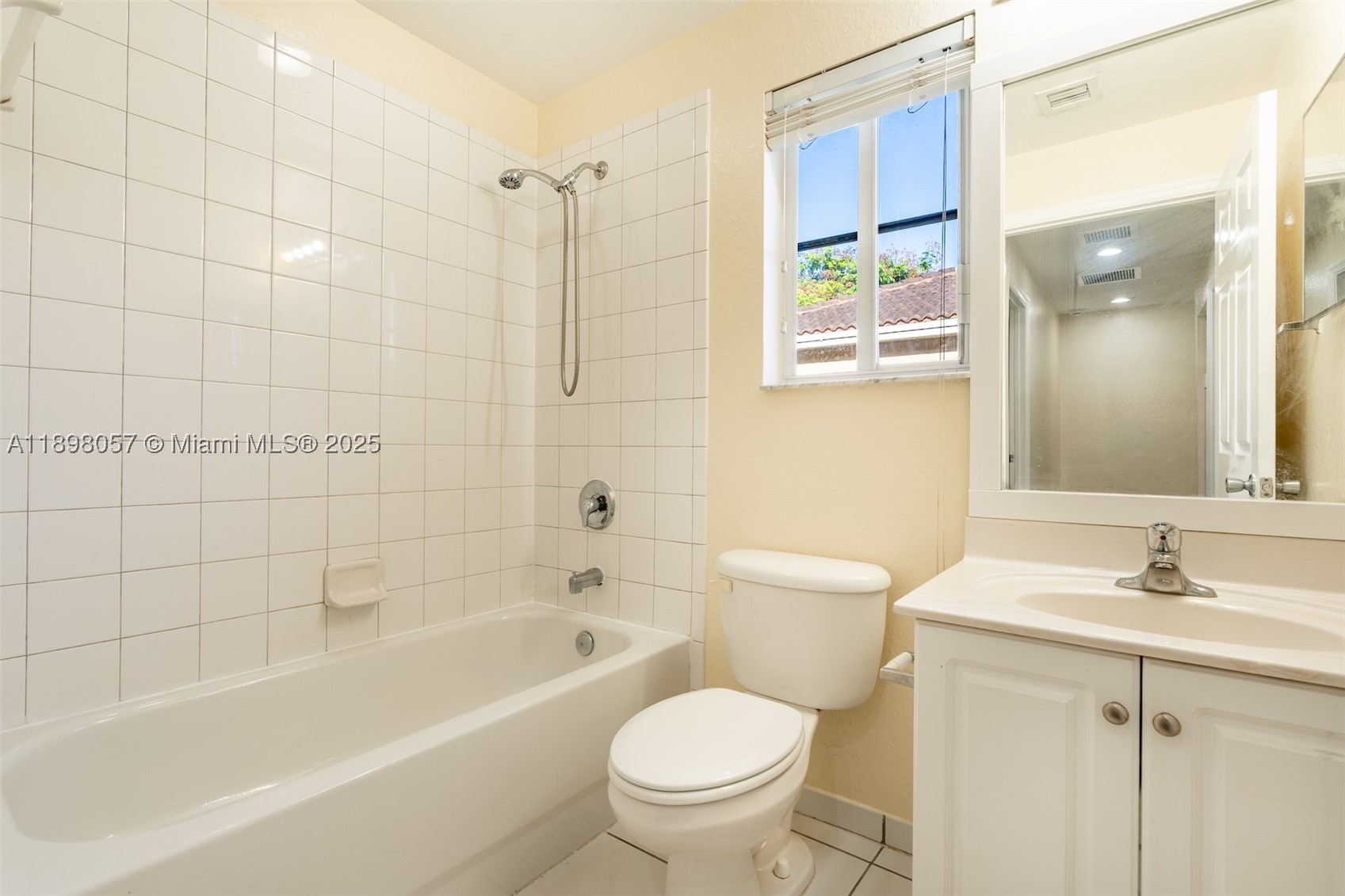 6051 SW 19th Pl, North Lauderdale FL 33068