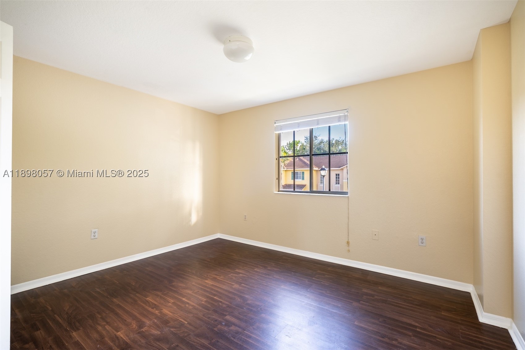 6051 SW 19th Pl, North Lauderdale FL 33068