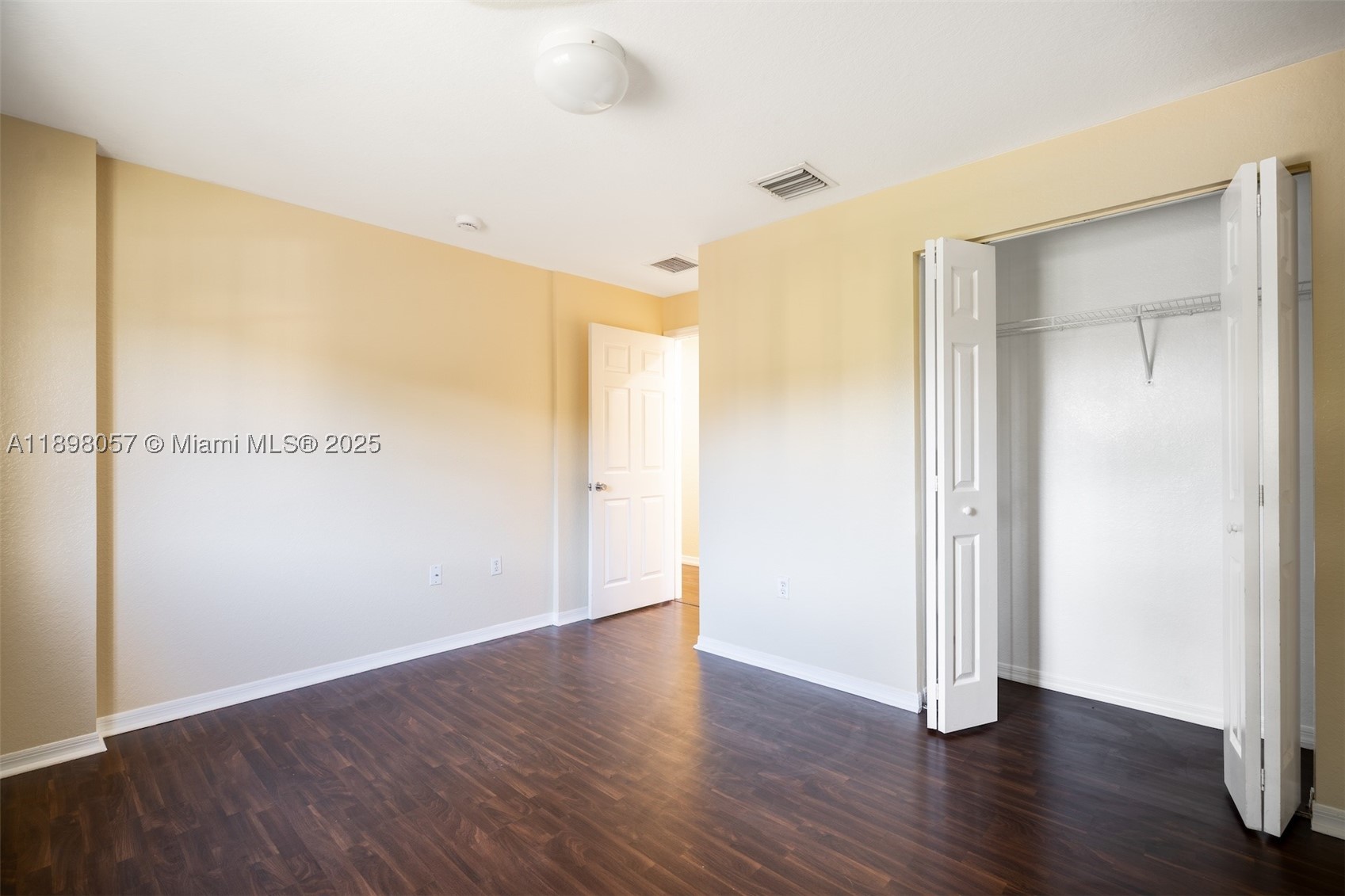 6051 SW 19th Pl, North Lauderdale FL 33068