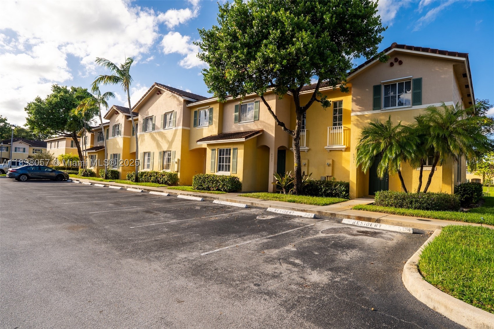 6051 SW 19th Pl, North Lauderdale FL 33068