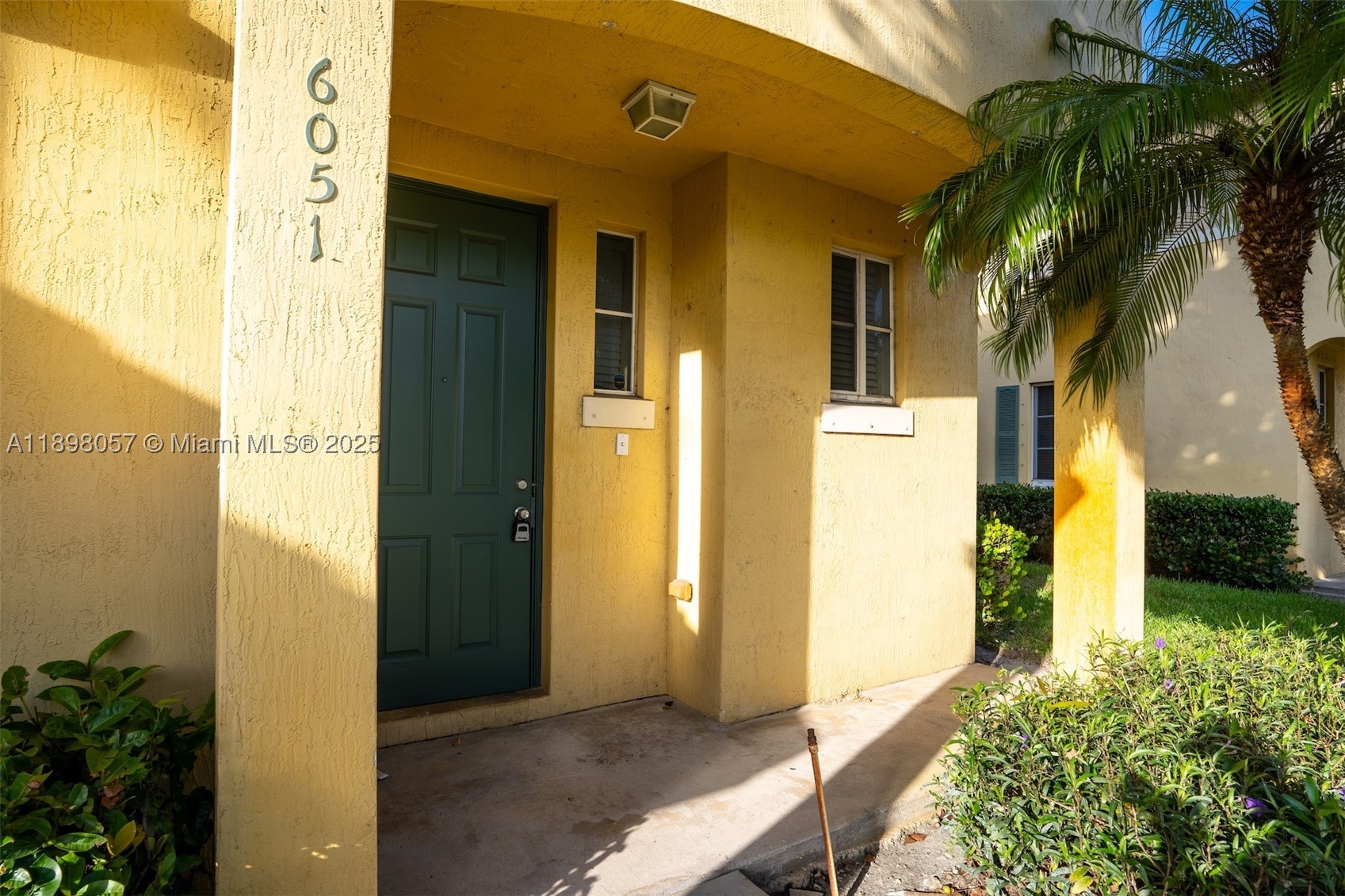 6051 SW 19th Pl, North Lauderdale FL 33068