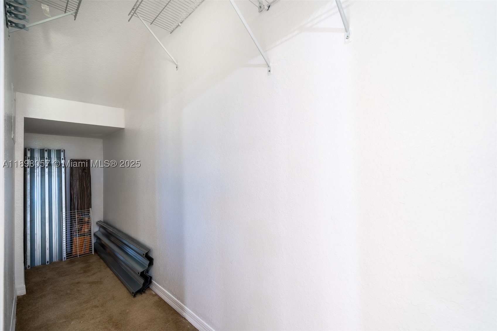 6051 SW 19th Pl, North Lauderdale FL 33068