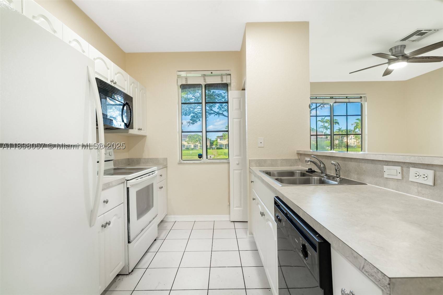 6051 SW 19th Pl, North Lauderdale FL 33068