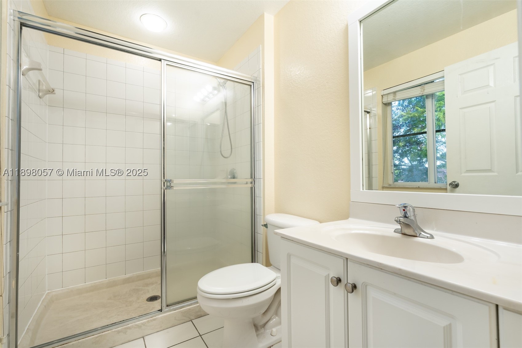 6051 SW 19th Pl, North Lauderdale FL 33068