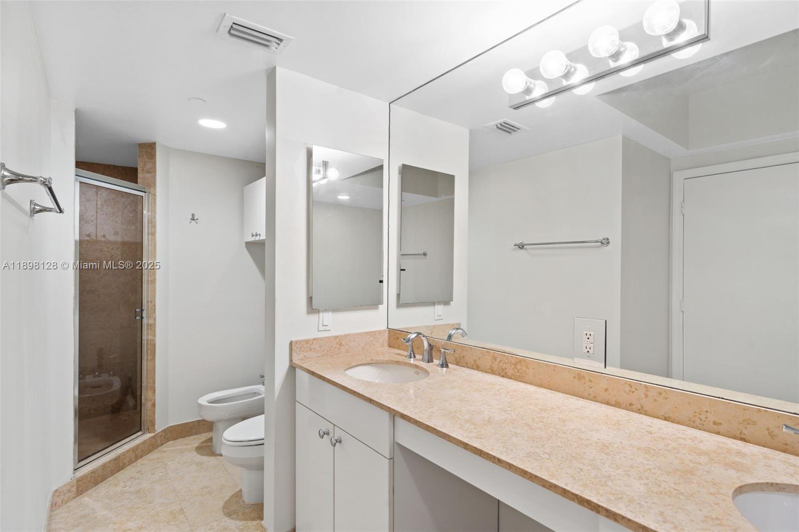 4775 Collins Ave #3207, Miami Beach FL 33140