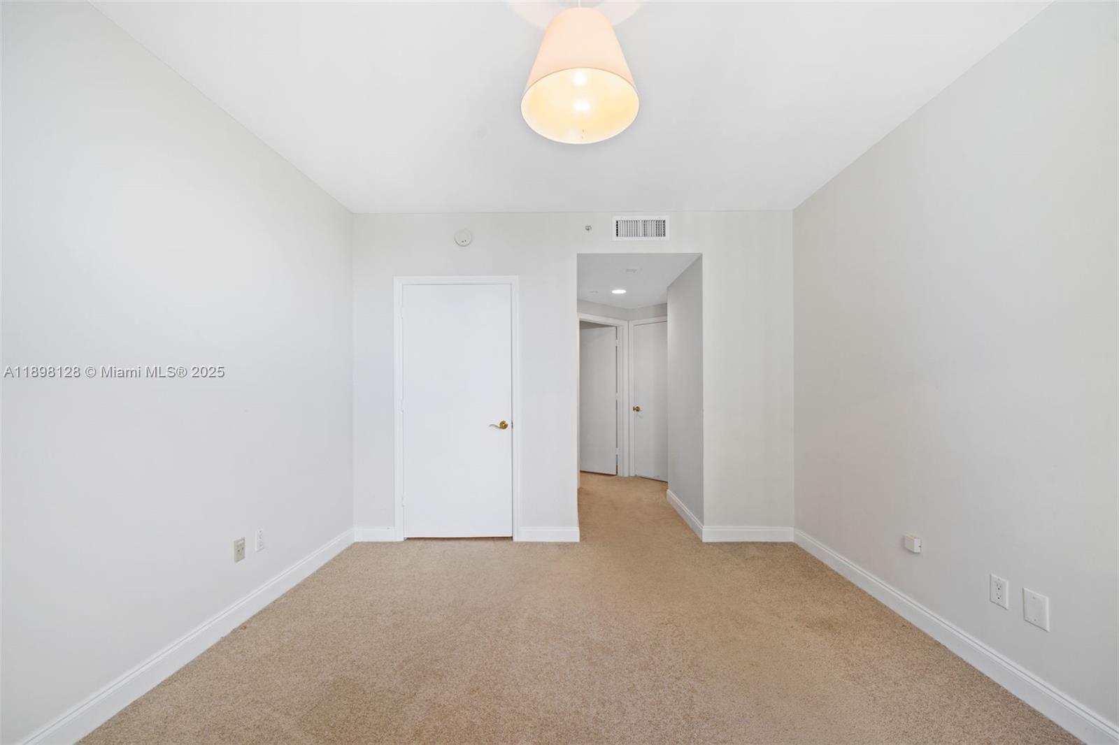 4775 Collins Ave #3207, Miami Beach FL 33140
