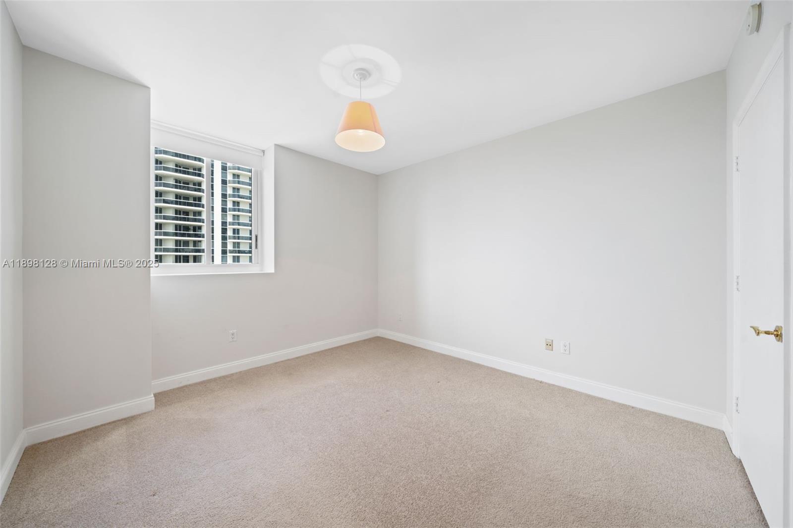 4775 Collins Ave #3207, Miami Beach FL 33140