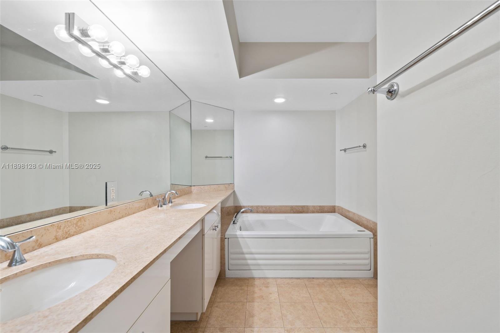 4775 Collins Ave #3207, Miami Beach FL 33140