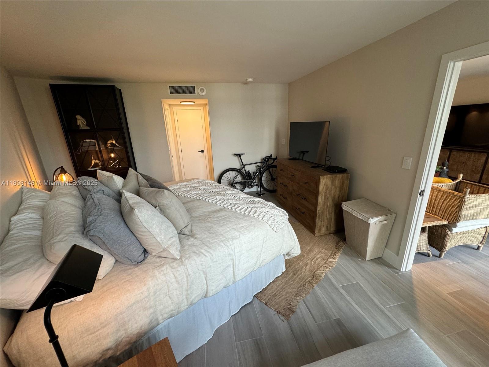 1121 Crandon Blvd #E504, Key Biscayne FL 33149