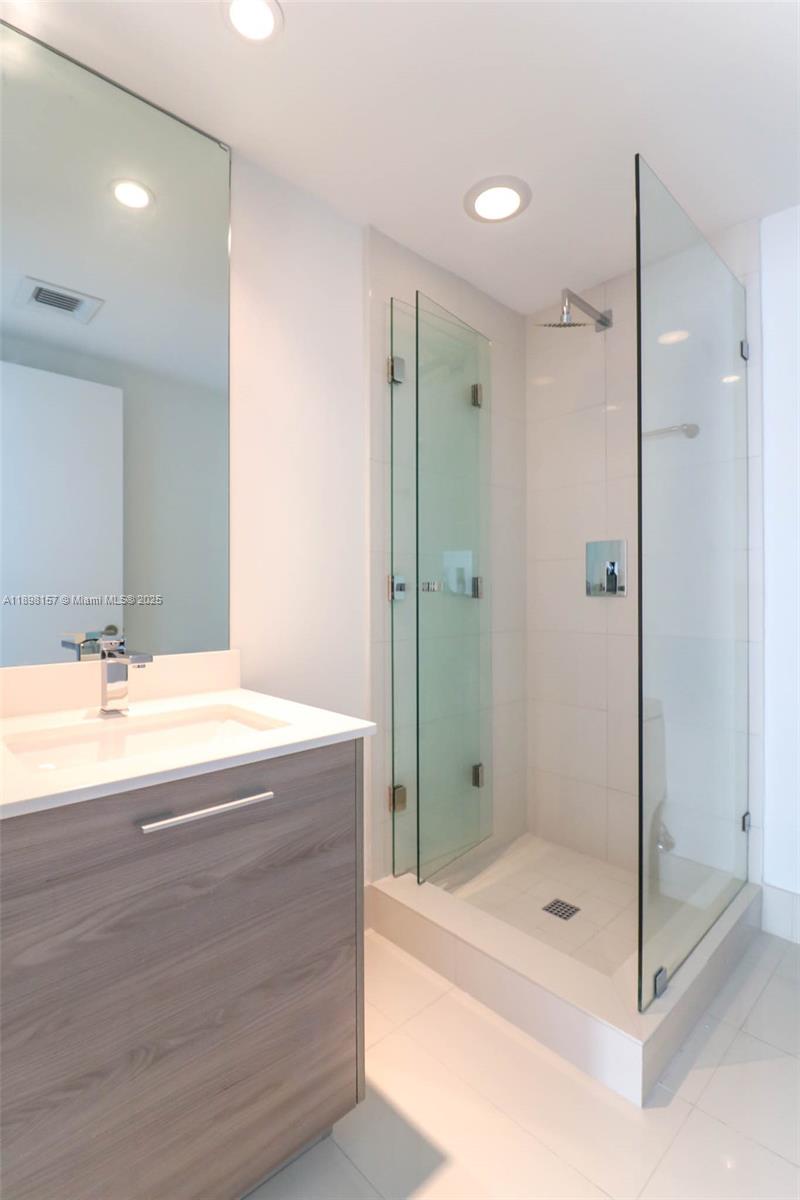 1300 S miami #2706, Miami FL 33130