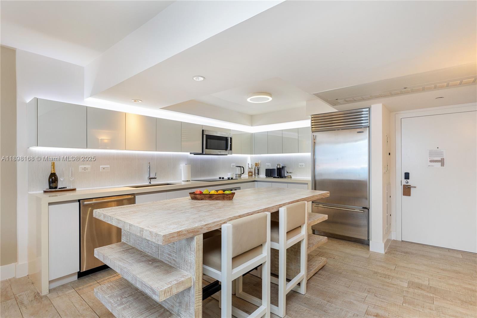 102 24th St #1112, Miami Beach FL 33139