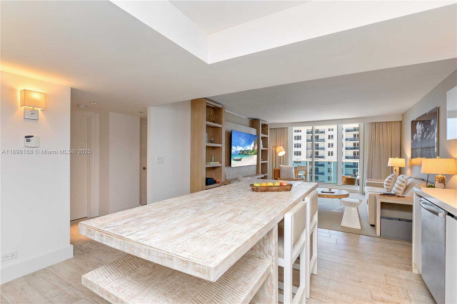 102 24th St #1112, Miami Beach FL 33139