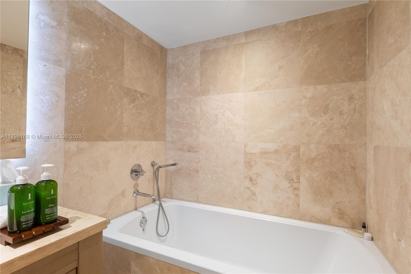 102 24th St #1112, Miami Beach FL 33139