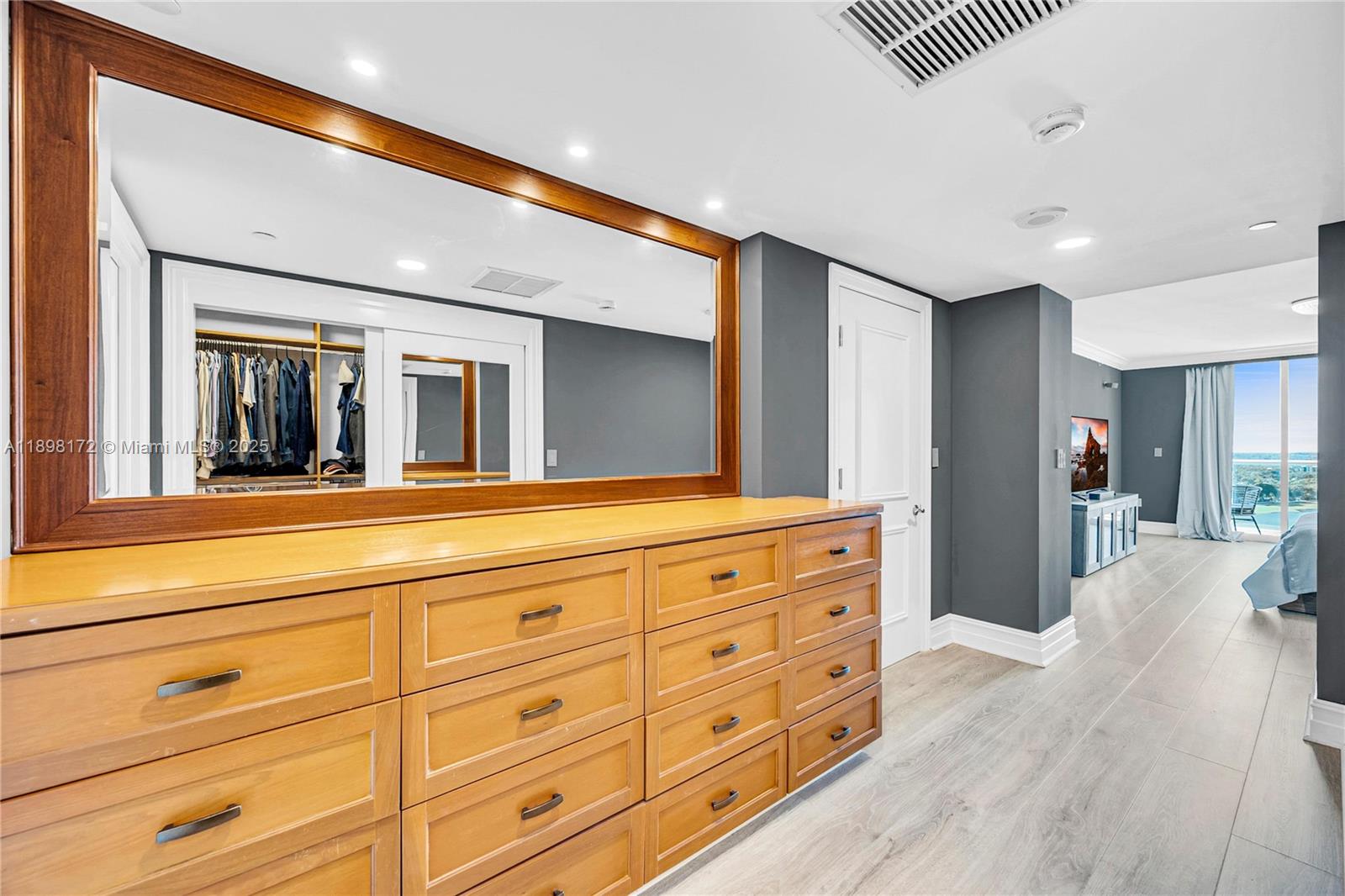 20201 E Country Club Dr #1907, Aventura FL 33180