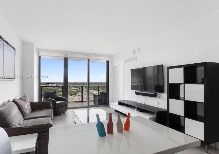 121 NE 34th St #1812, Miami FL 33137