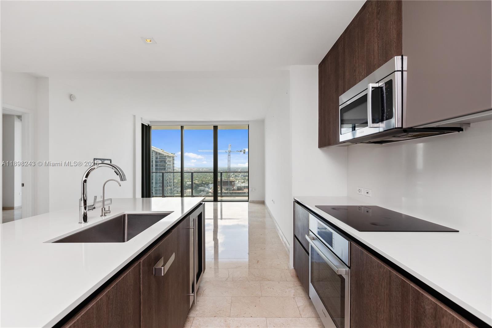 68 SE 6th St #3906, Miami FL 33131
