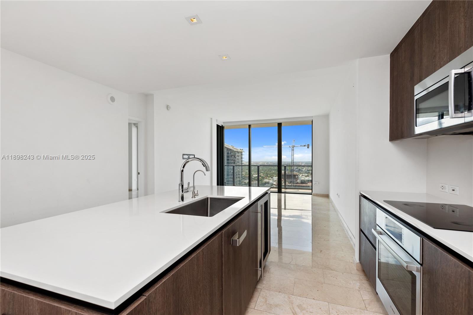 68 SE 6th St #3906, Miami FL 33131