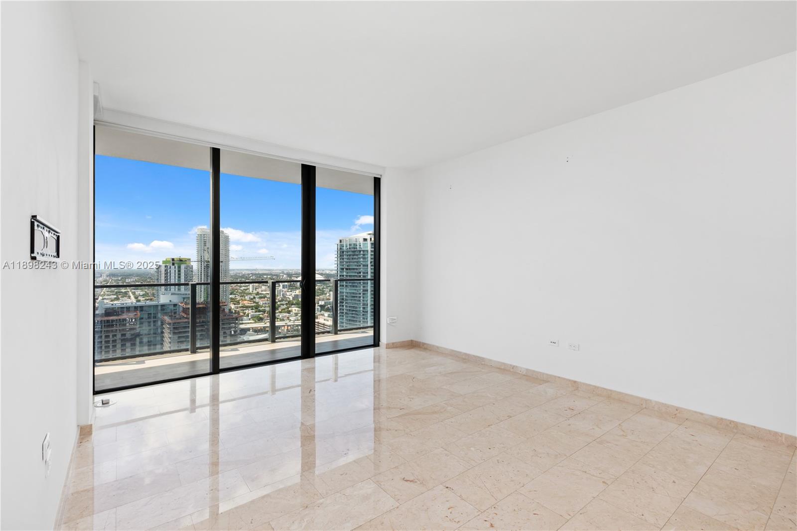 68 SE 6th St #3906, Miami FL 33131