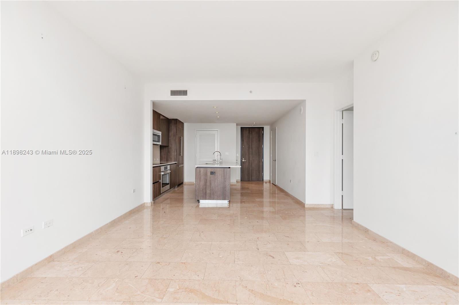 68 SE 6th St #3906, Miami FL 33131