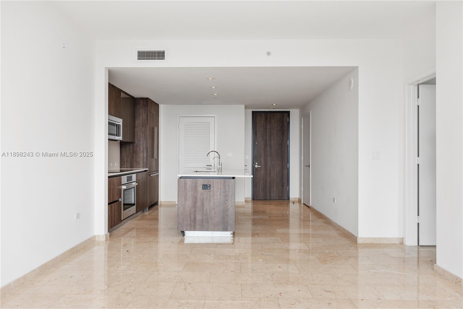 68 SE 6th St #3906, Miami FL 33131