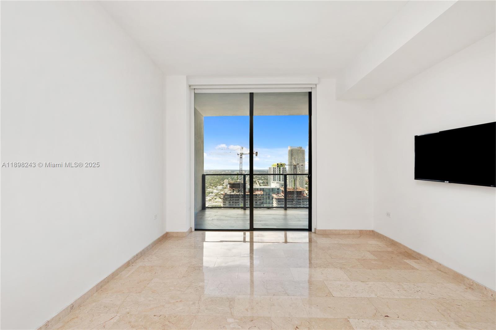 68 SE 6th St #3906, Miami FL 33131