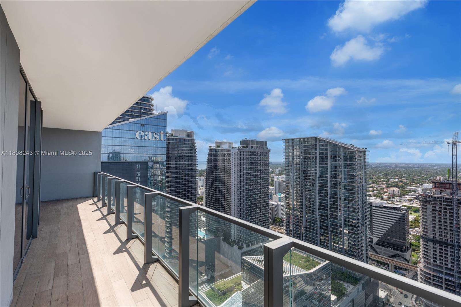 68 SE 6th St #3906, Miami FL 33131