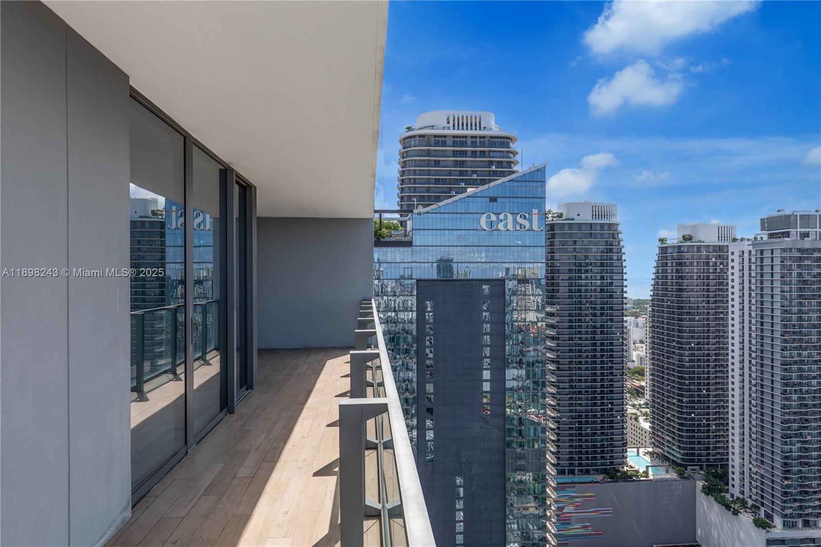 68 SE 6th St #3906, Miami FL 33131