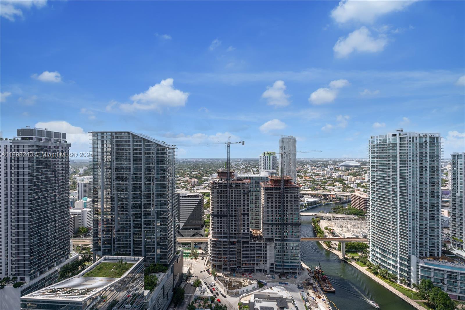 68 SE 6th St #3906, Miami FL 33131