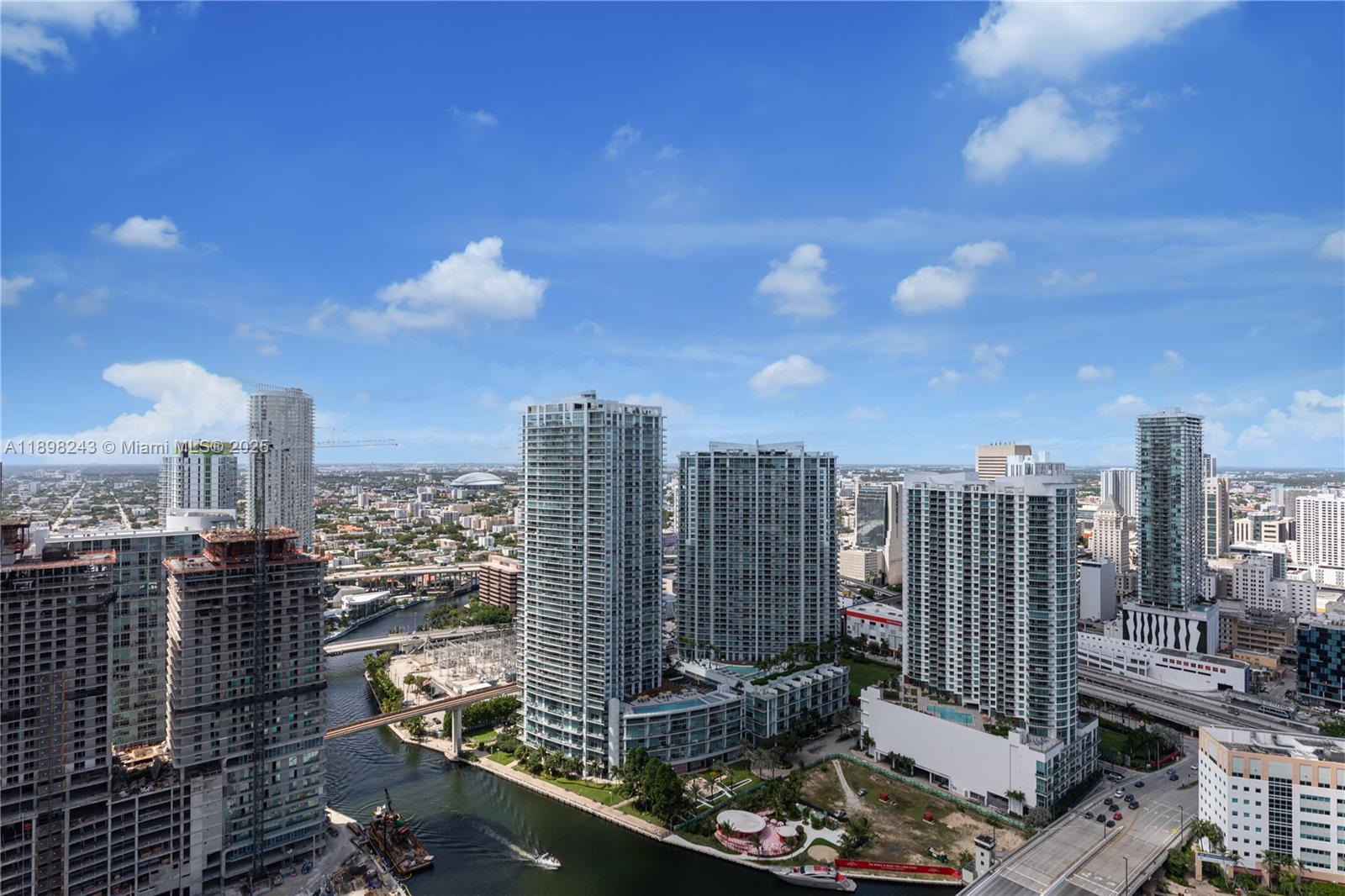 68 SE 6th St #3906, Miami FL 33131