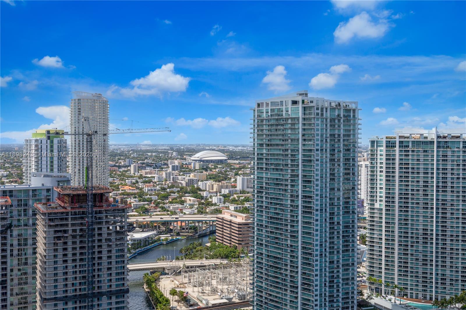 68 SE 6th St #3906, Miami FL 33131