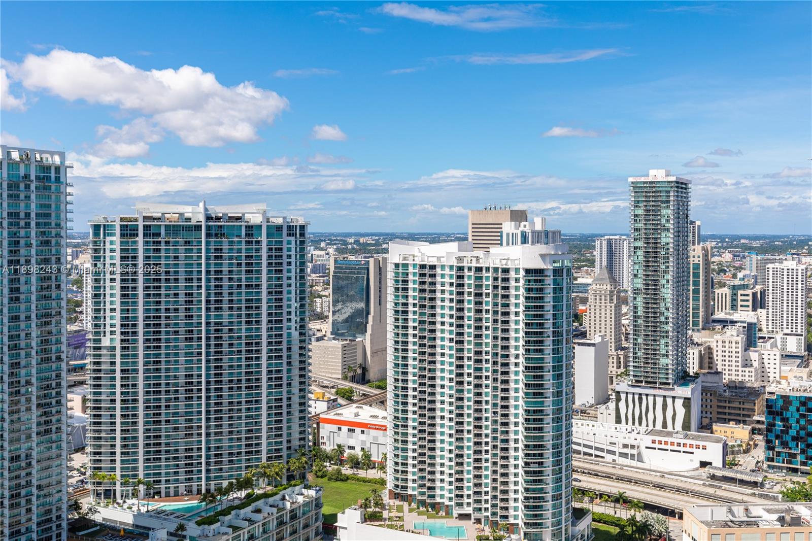 68 SE 6th St #3906, Miami FL 33131
