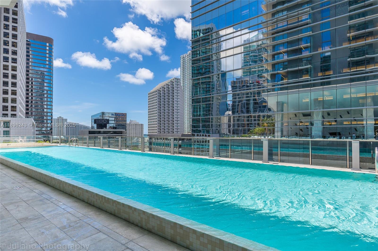 68 SE 6th St #3906, Miami FL 33131