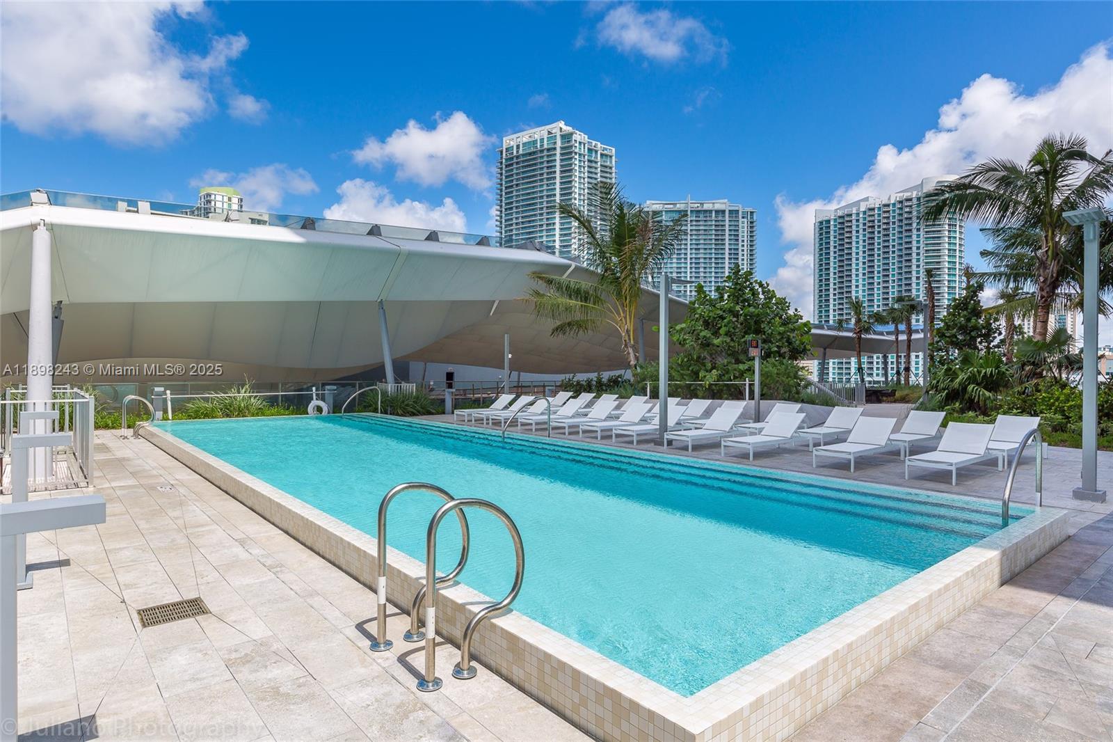 68 SE 6th St #3906, Miami FL 33131