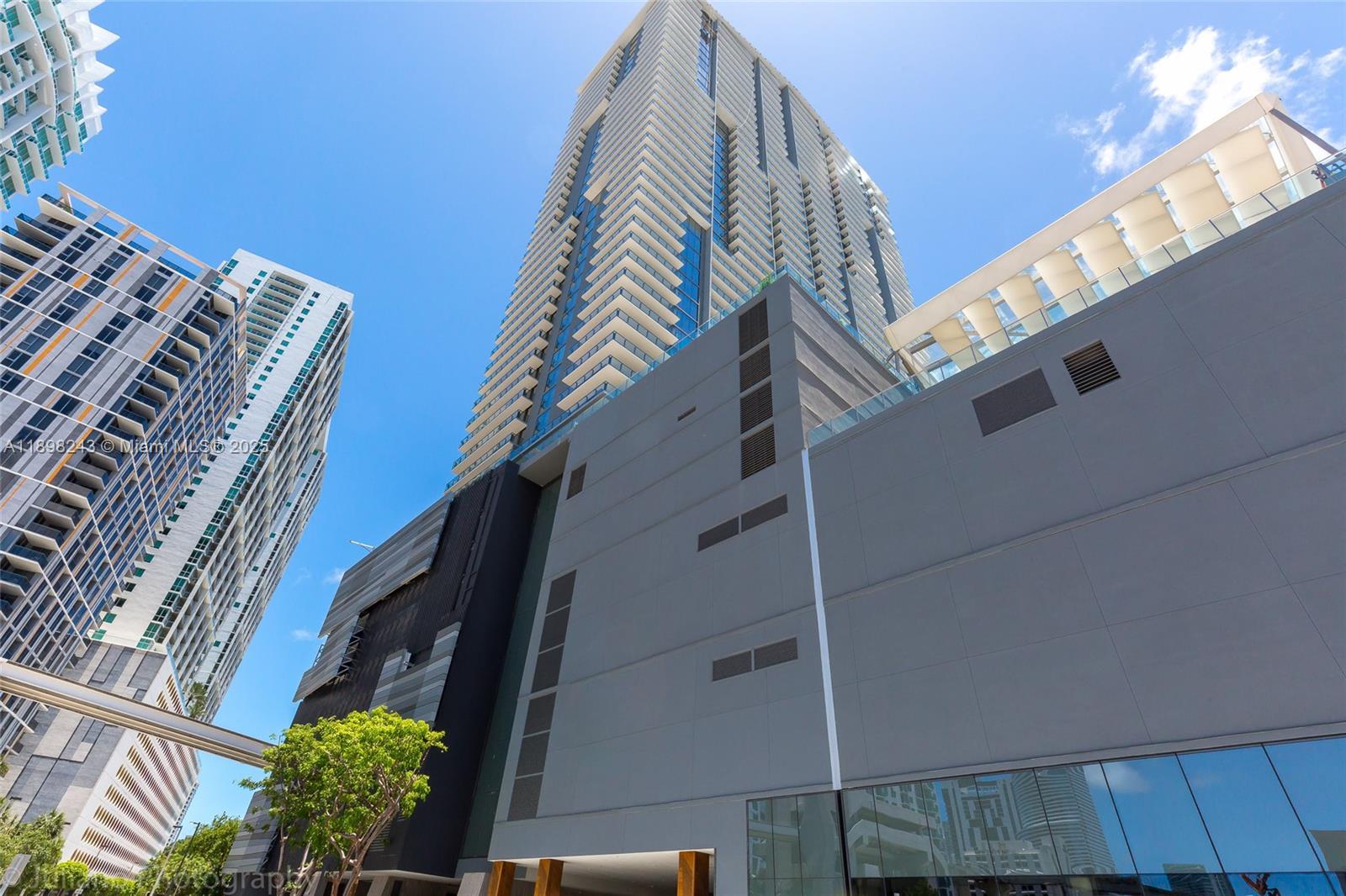 68 SE 6th St #3906, Miami FL 33131
