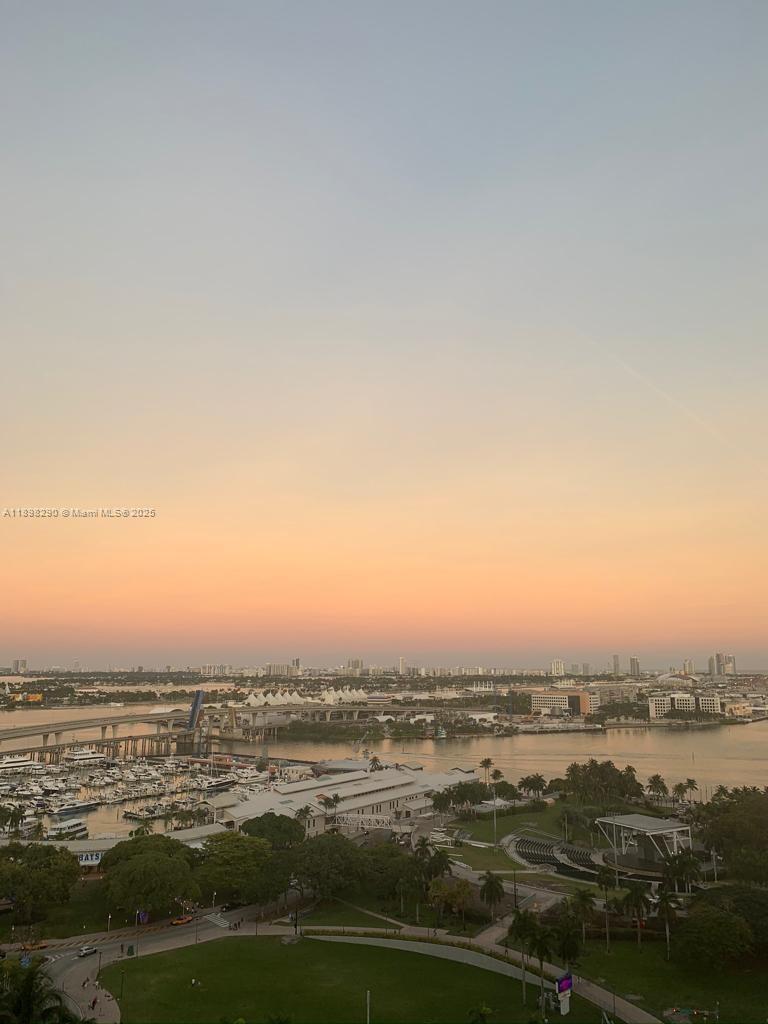 253 NE 2nd St #2009, Miami FL 33132