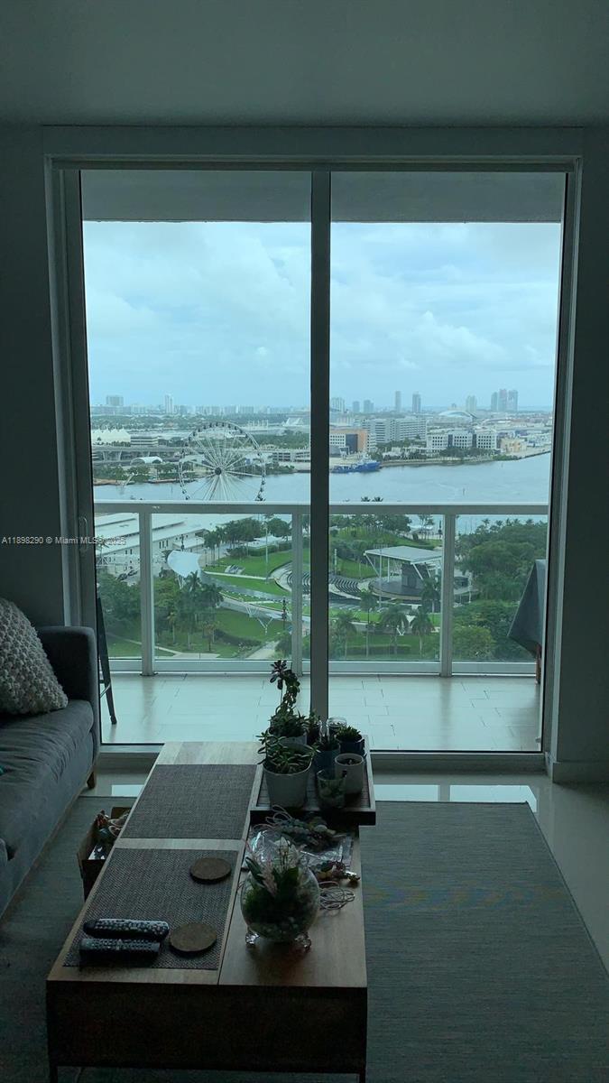 253 NE 2nd St #2009, Miami FL 33132