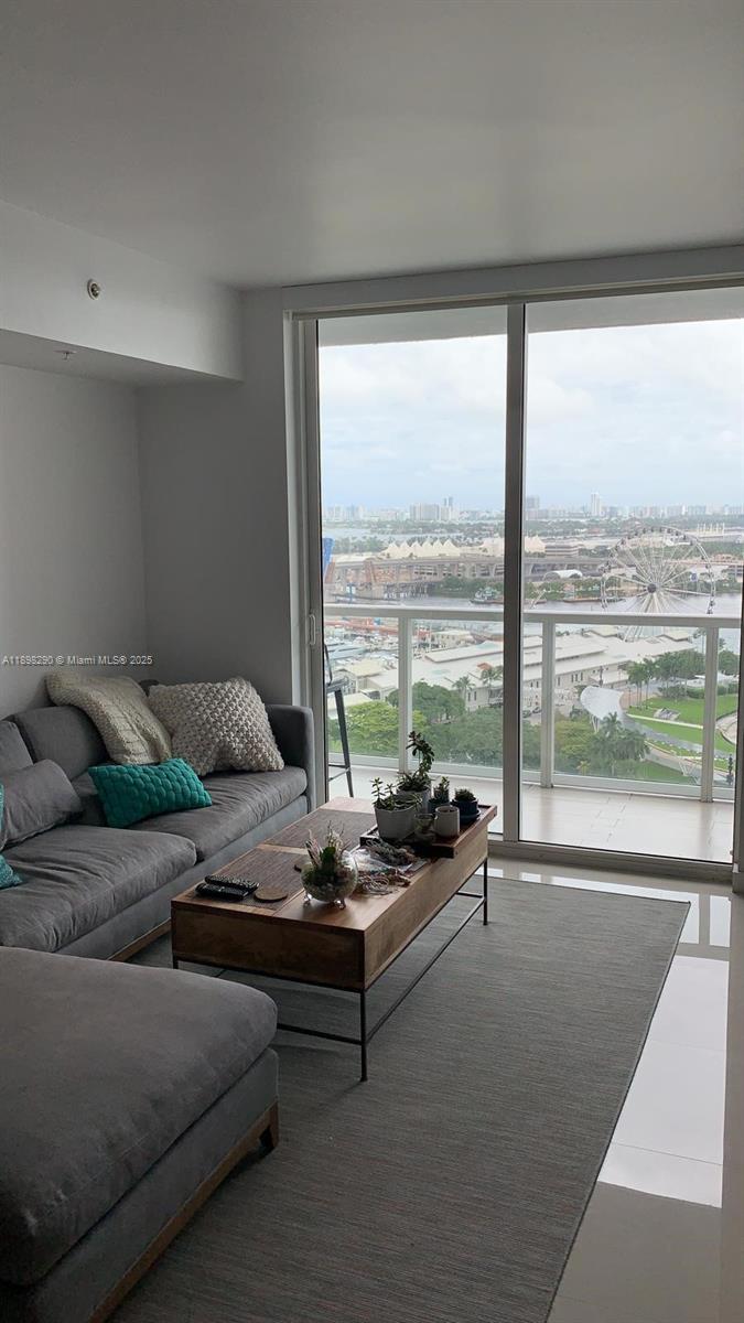 253 NE 2nd St #2009, Miami FL 33132