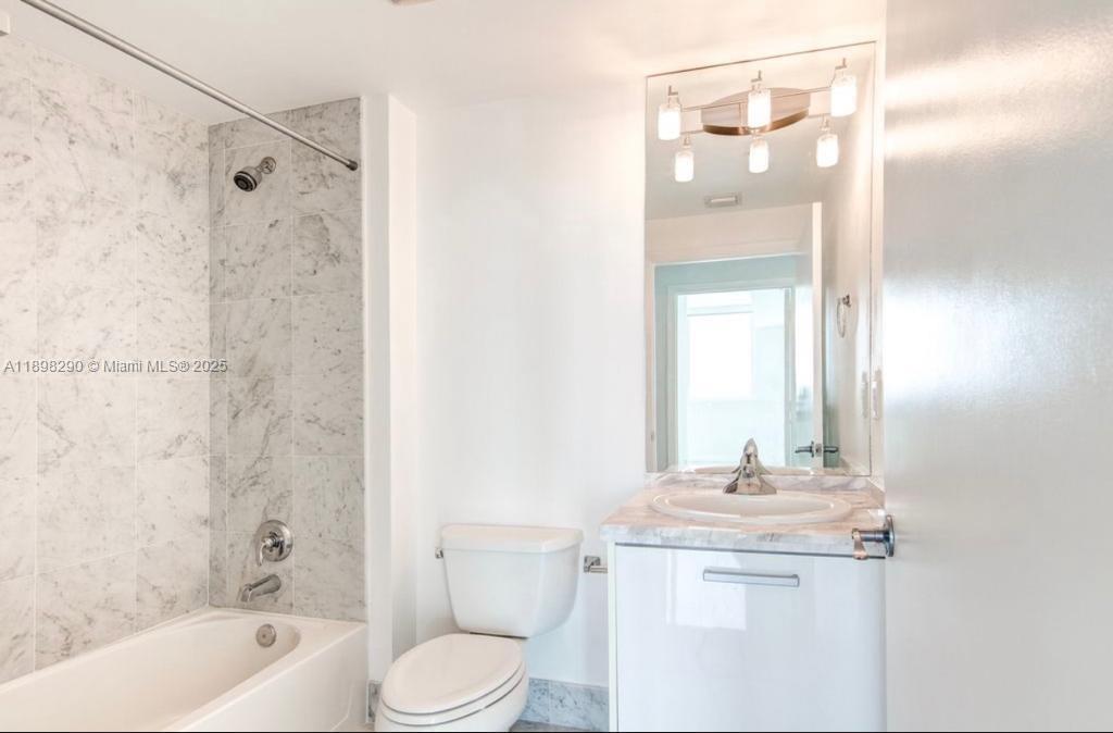 253 NE 2nd St #2009, Miami FL 33132