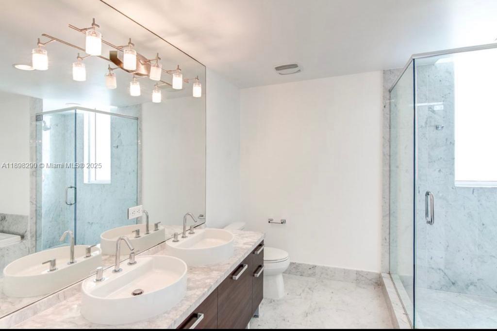 253 NE 2nd St #2009, Miami FL 33132