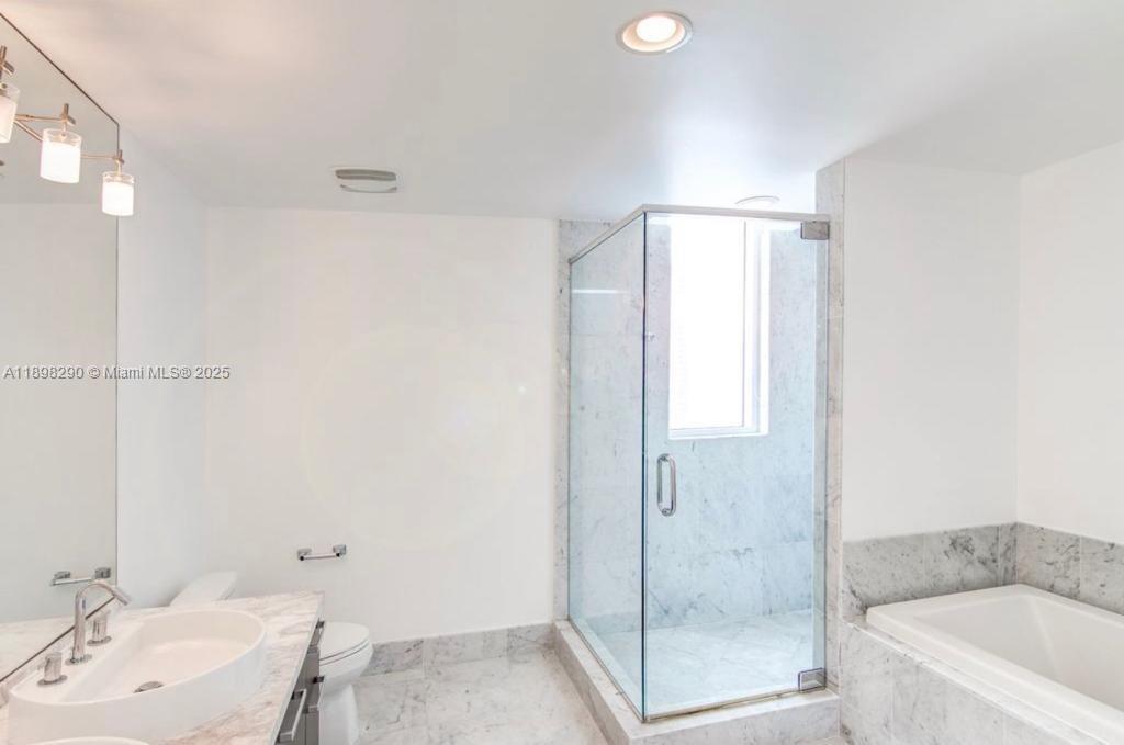 253 NE 2nd St #2009, Miami FL 33132