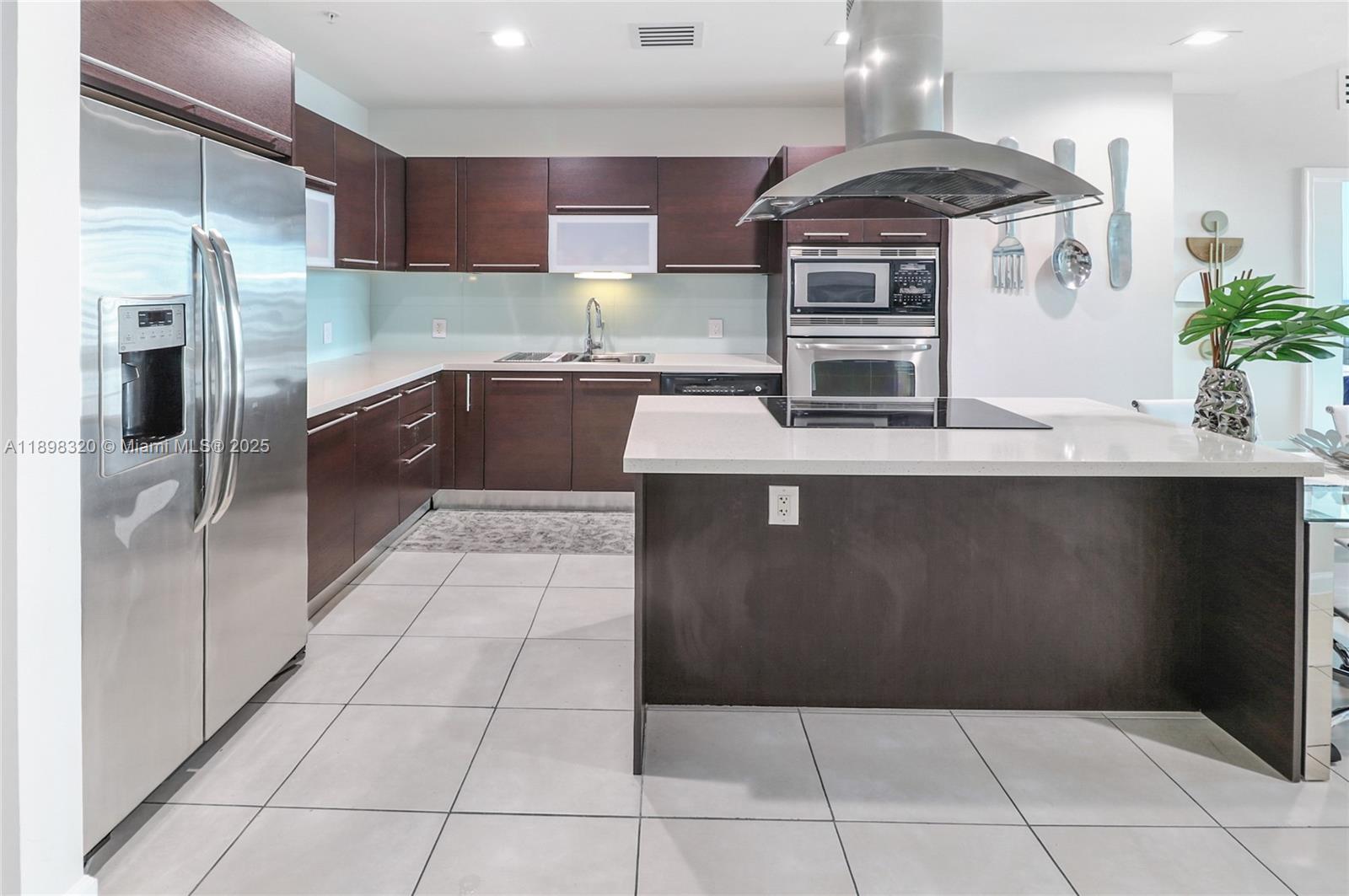 7928 East Drive East Dr #1002, North Bay Village FL 33141