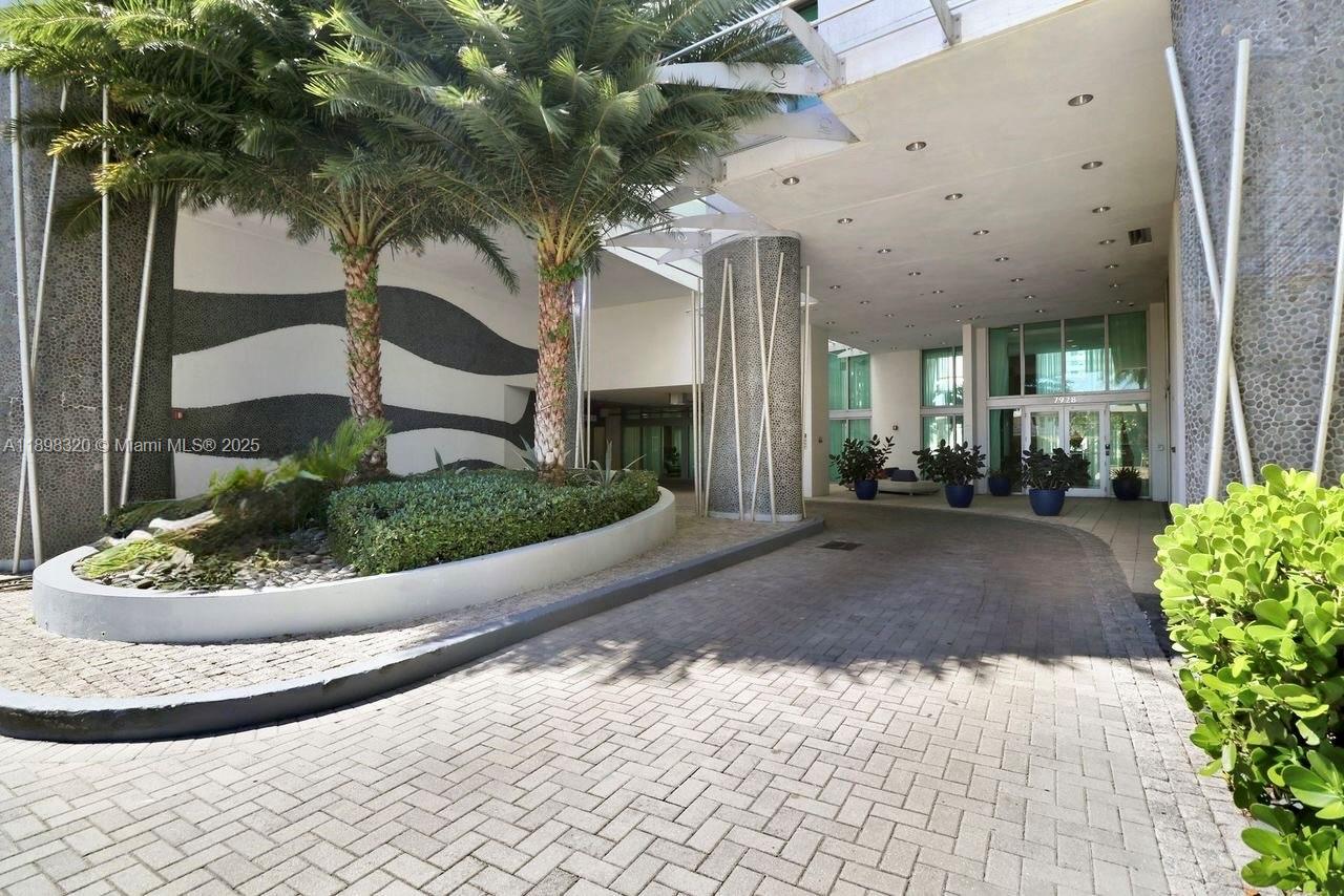 7928 East Drive East Dr #1002, North Bay Village FL 33141