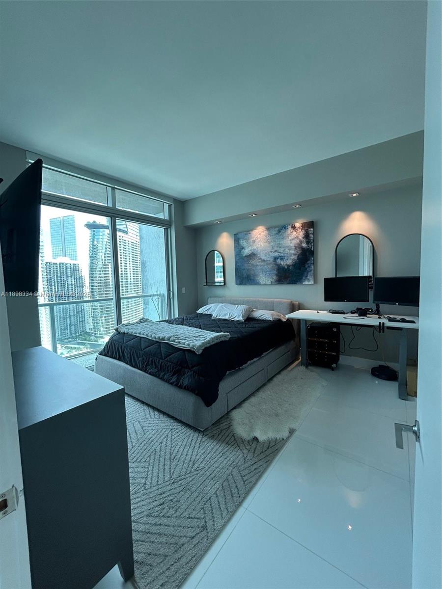 500 Brickell Ave #4105, Miami FL 33131