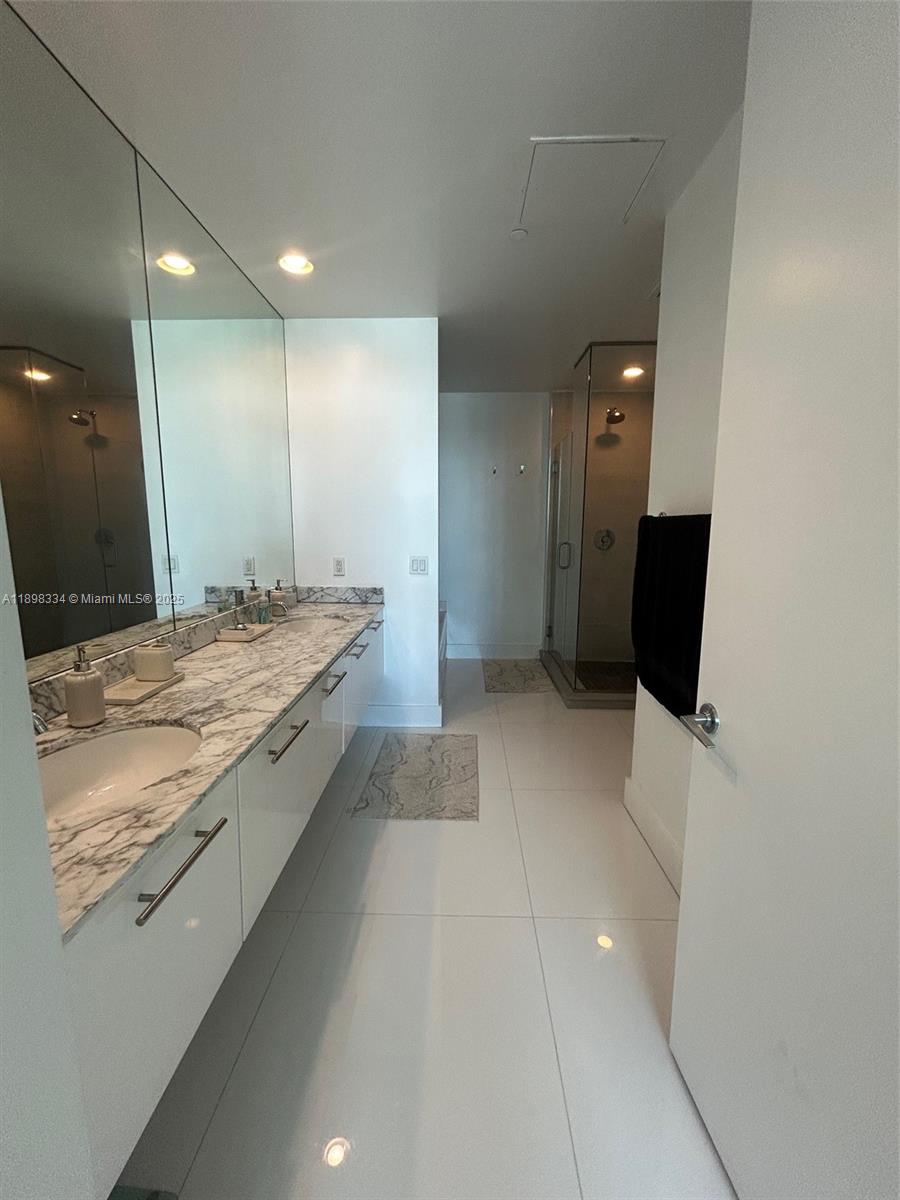 500 Brickell Ave #4105, Miami FL 33131