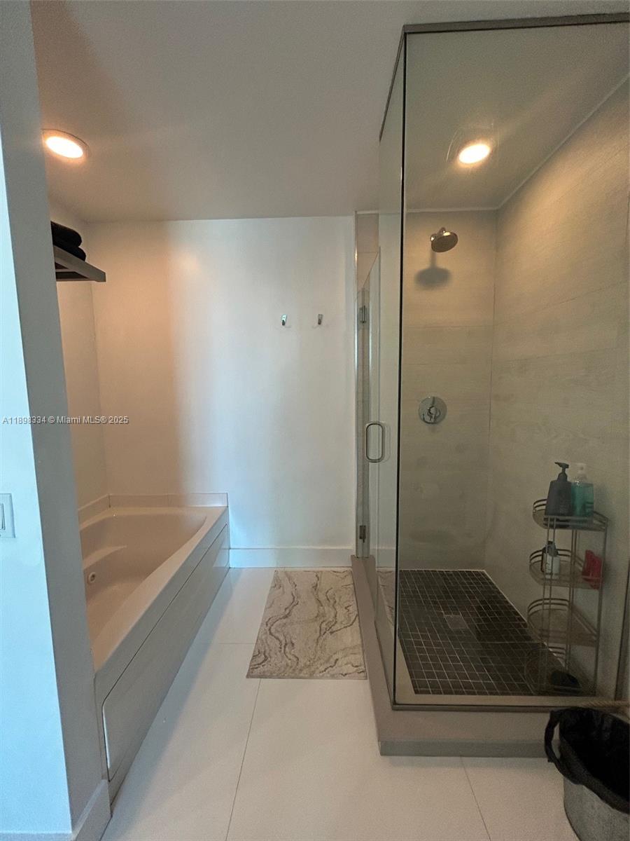 500 Brickell Ave #4105, Miami FL 33131