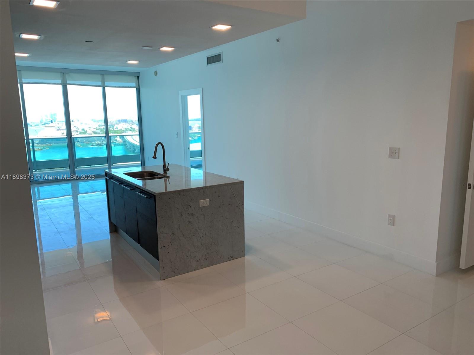 900 Biscayne Blvd #2405, Miami FL 33132