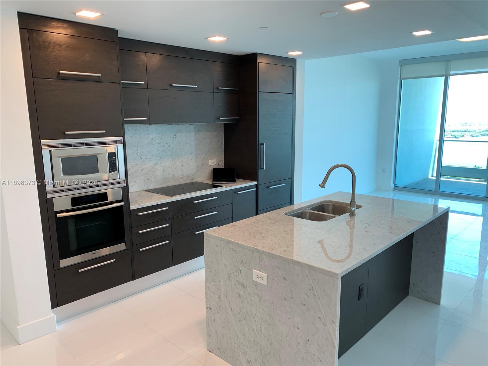 900 Biscayne Blvd #2405, Miami FL 33132