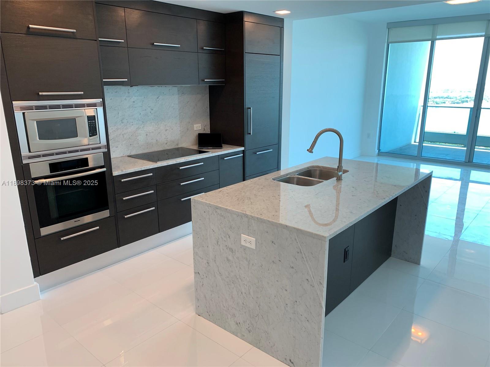 900 Biscayne Blvd #2405, Miami FL 33132